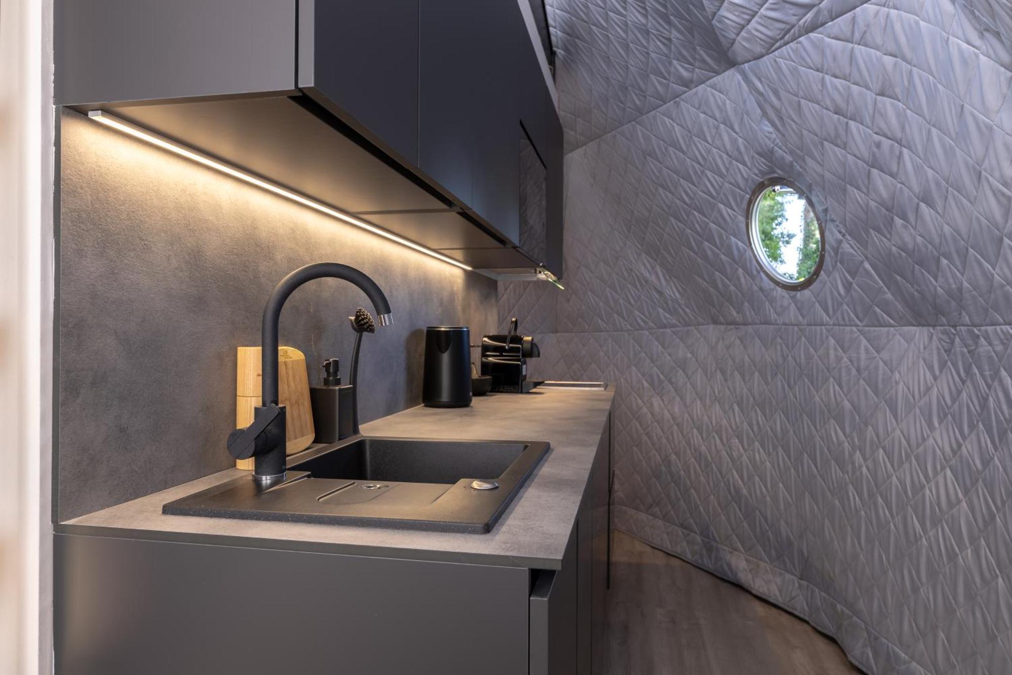 Glamping Escape To The Stars Under Skyline 布拉格